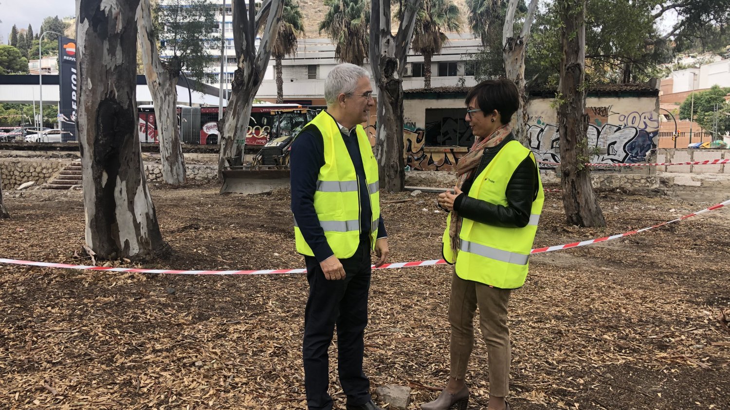 El Gobierno inicia el derribo del muro para abrir los Baños del Carmen a la ciudad