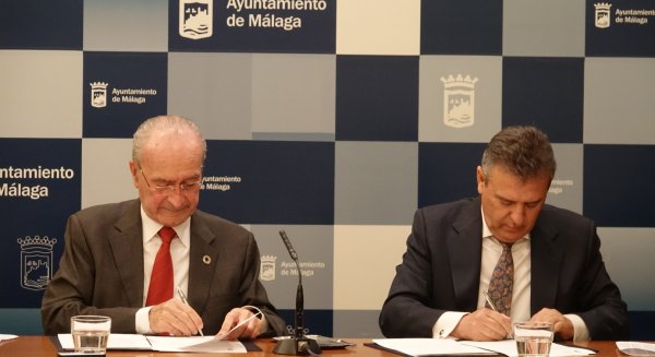 El Ayuntamiento de Málaga firma un convenio con Endesa para agilizar las ayudas al pago de la luz