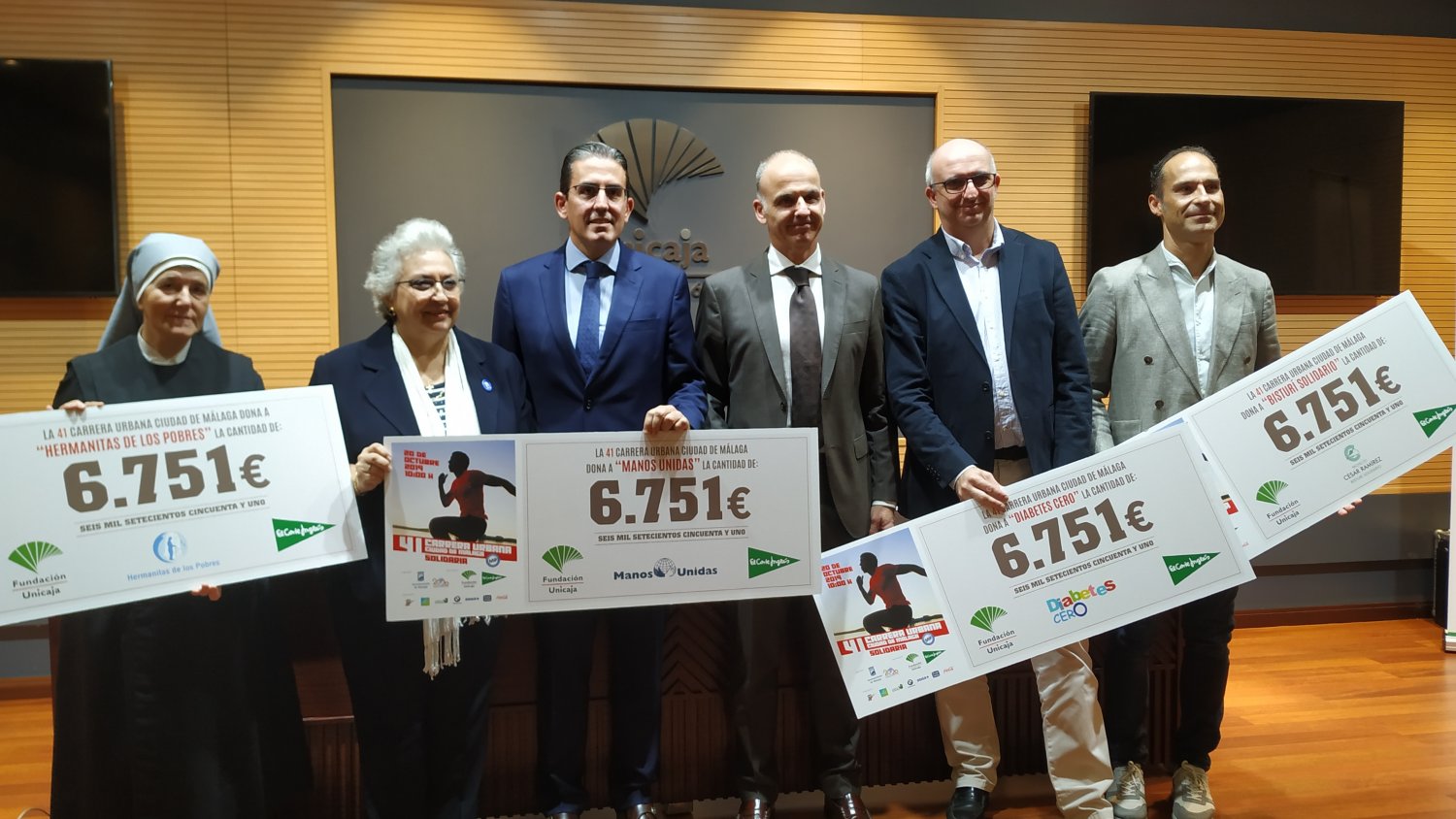 Fundación Unicaja y El Corte Inglés entregan los cheques de la Carrera Urbana 'Ciudad de Málaga'