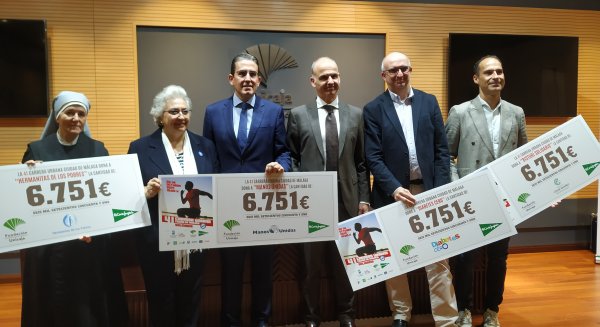 Fundación Unicaja y El Corte Inglés entregan los cheques de la Carrera Urbana 'Ciudad de Málaga'
