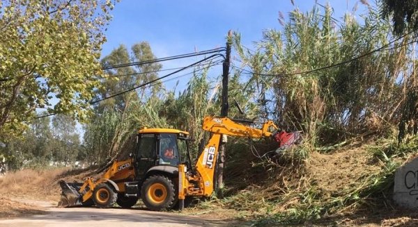 Estepona amplía el plan especial de desbroce y poda a seis arroyos del extrarradio