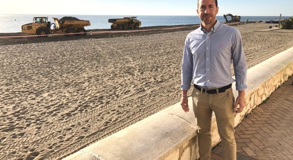Las playas de Fuengirola recibirán 20.000 metros cúbicos de arena para evitar una pérdida masiva de arena en invierno