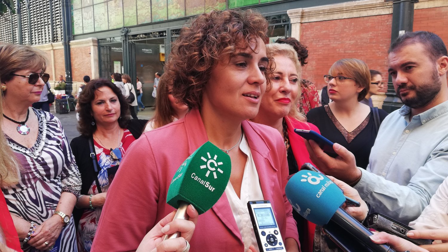 Dolors Montserrat advierte de que mantener a Sánchez en la Moncloa supondrá la ruptura de España