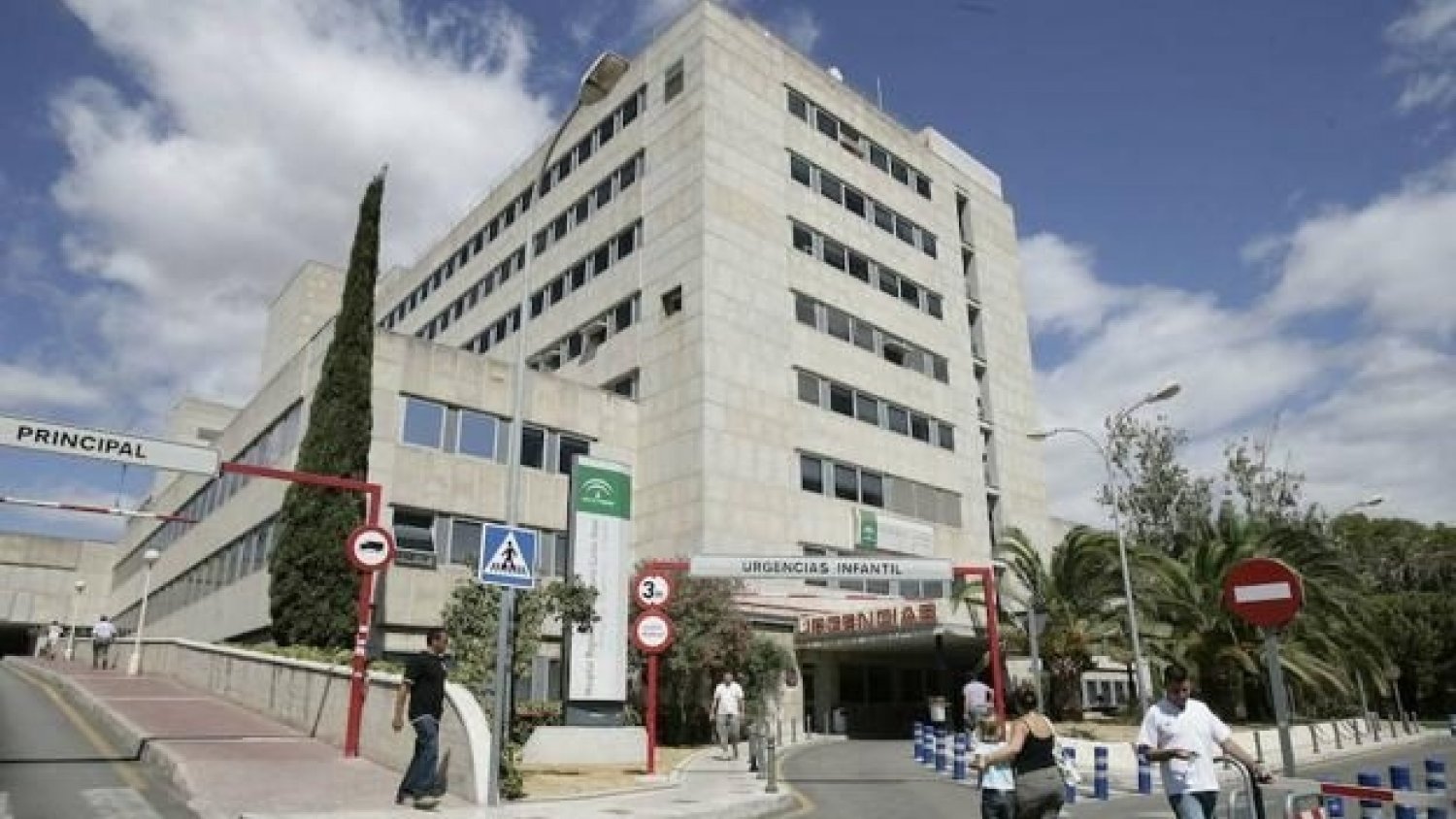 La delegada de la Junta niega recortes en la atención oncológica del Hospital Materno Infantil