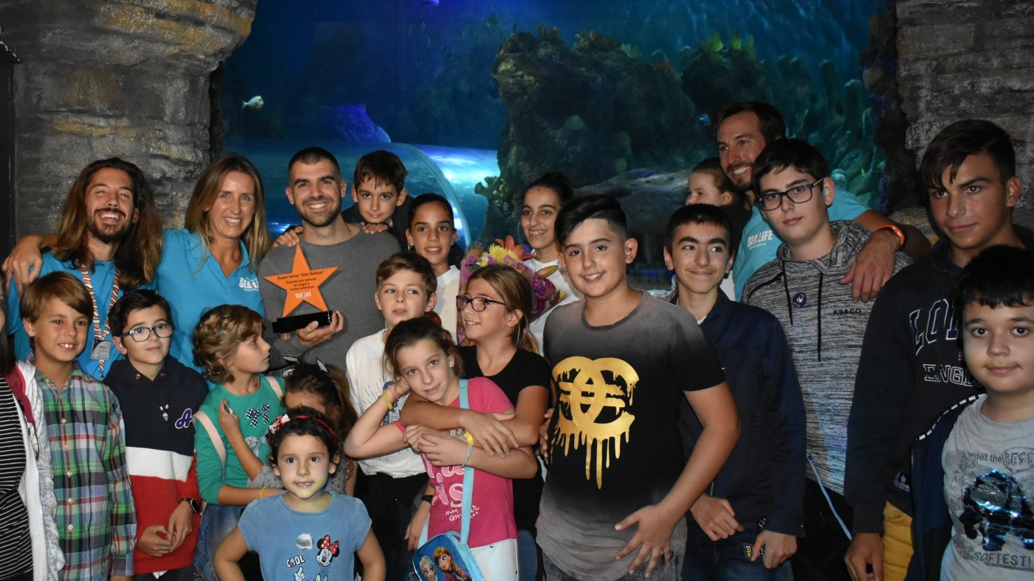 Sea Life de Benalmádena homenajea el superhéroe de los hospitales infantiles, 'Edu Balboa'