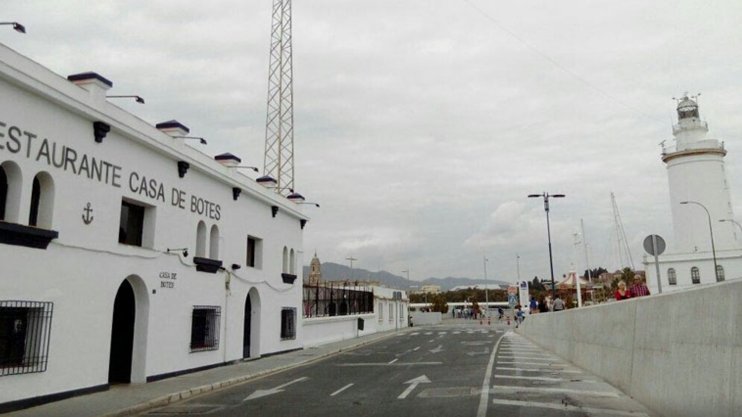 Tres empresas optan a la gestión de la 'Casa de Botes' en el puerto de Málaga