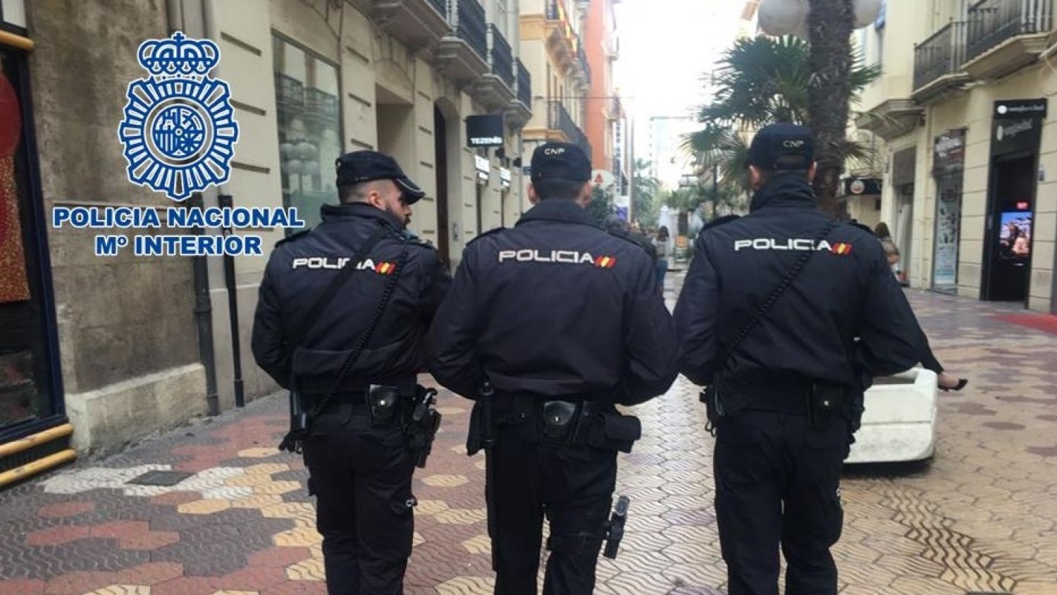 Detienen a un hombre al tratar de coger un vuelo junto a su pareja de la que tenía una orden de alejamiento