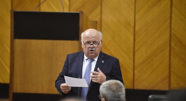 El consejero de Salud asegura que 4.603 trabajadores se han incorporado al SAS desde 2018