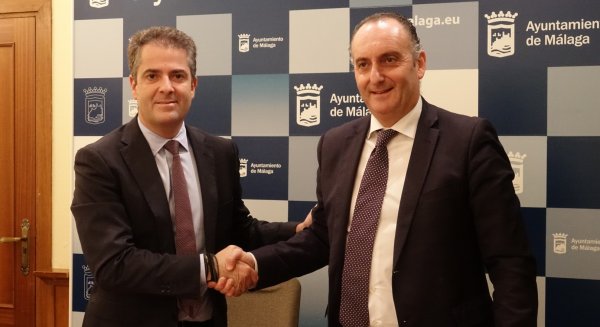 El Ayuntamiento de Málaga y Correos firman un convenio para facilitar a la ciudadanía el pago de tributos