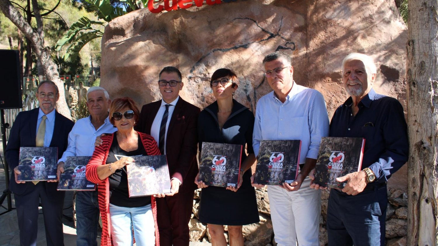 Un libro con formato visual conmemorará el 60º aniversario de la Cuevas de Nerja
