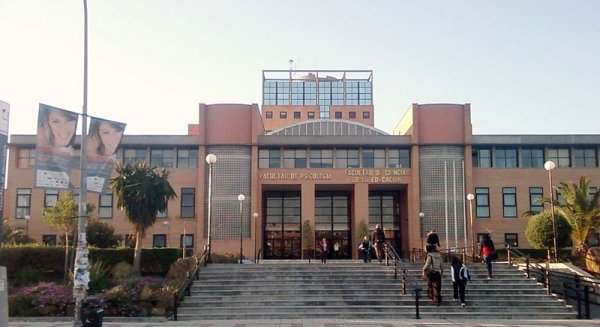 Torremolinos abre el plazo de solicitud de subvenciones para el transporte universitario