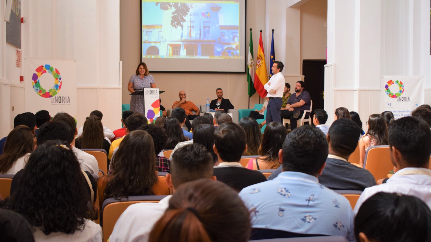 100 jóvenes de 17 países intercambian ideas sobre liderazgo y transformación social en la Noria