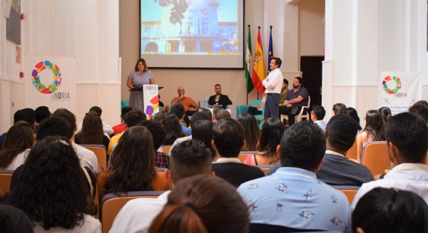 100 jóvenes de 17 países intercambian ideas sobre liderazgo y transformación social en la Noria