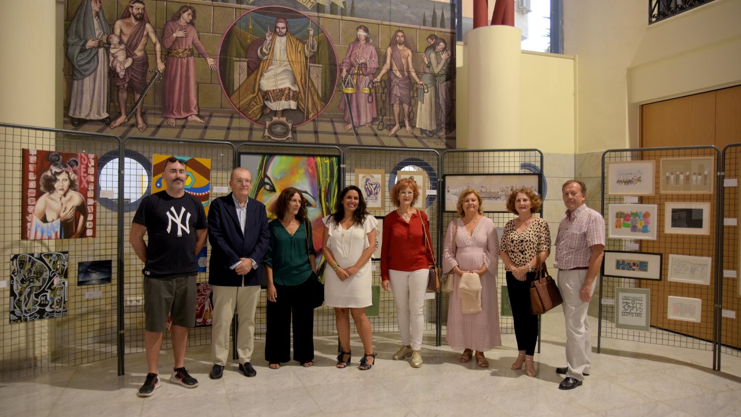 Cuarenta artistas de Málaga ponen el foco en la inmigración en una exposición solidaria