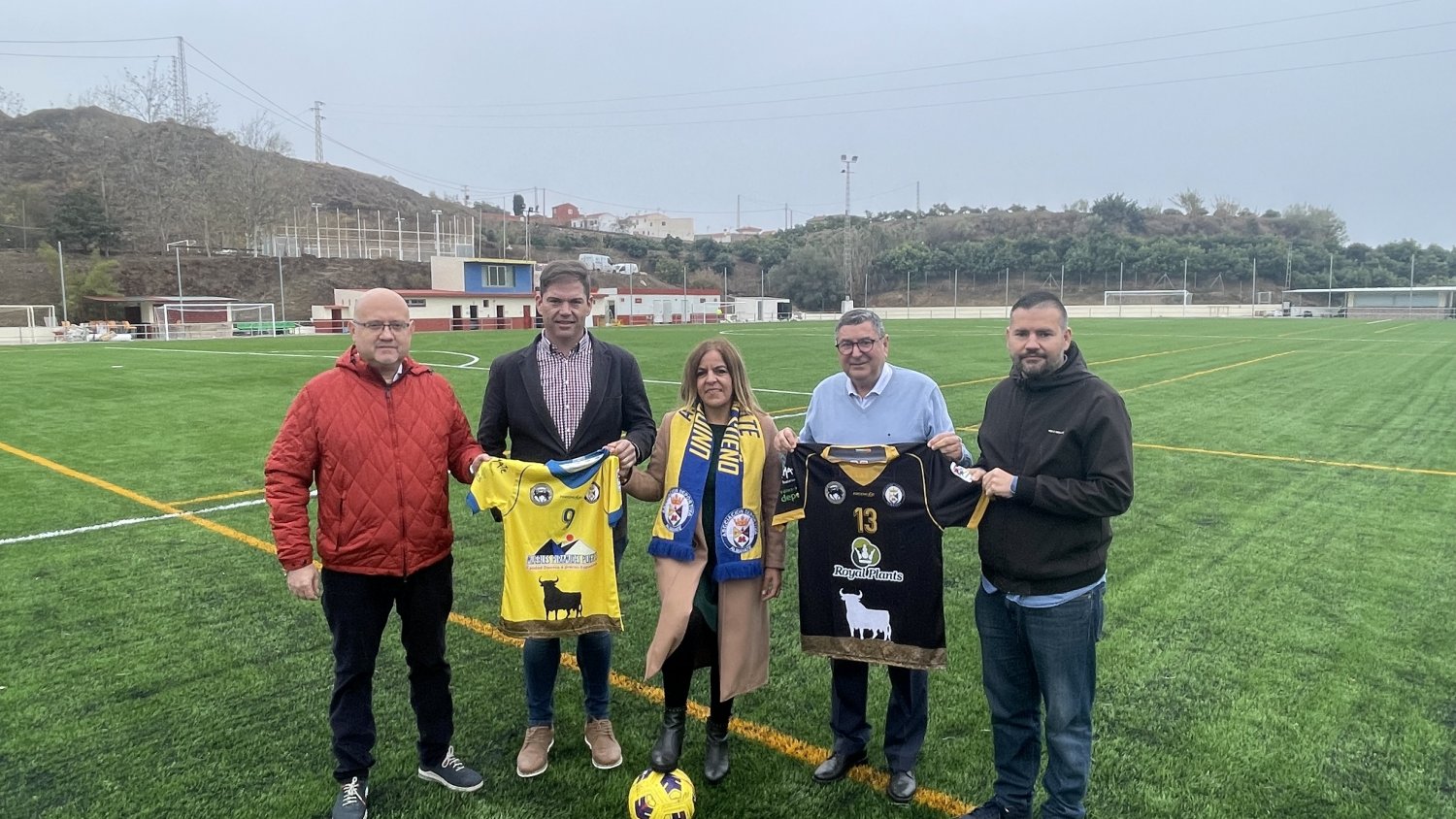 Finalizadas las obras de remodelación e instalación del nuevo césped del estadio de La Ermita de Almayate