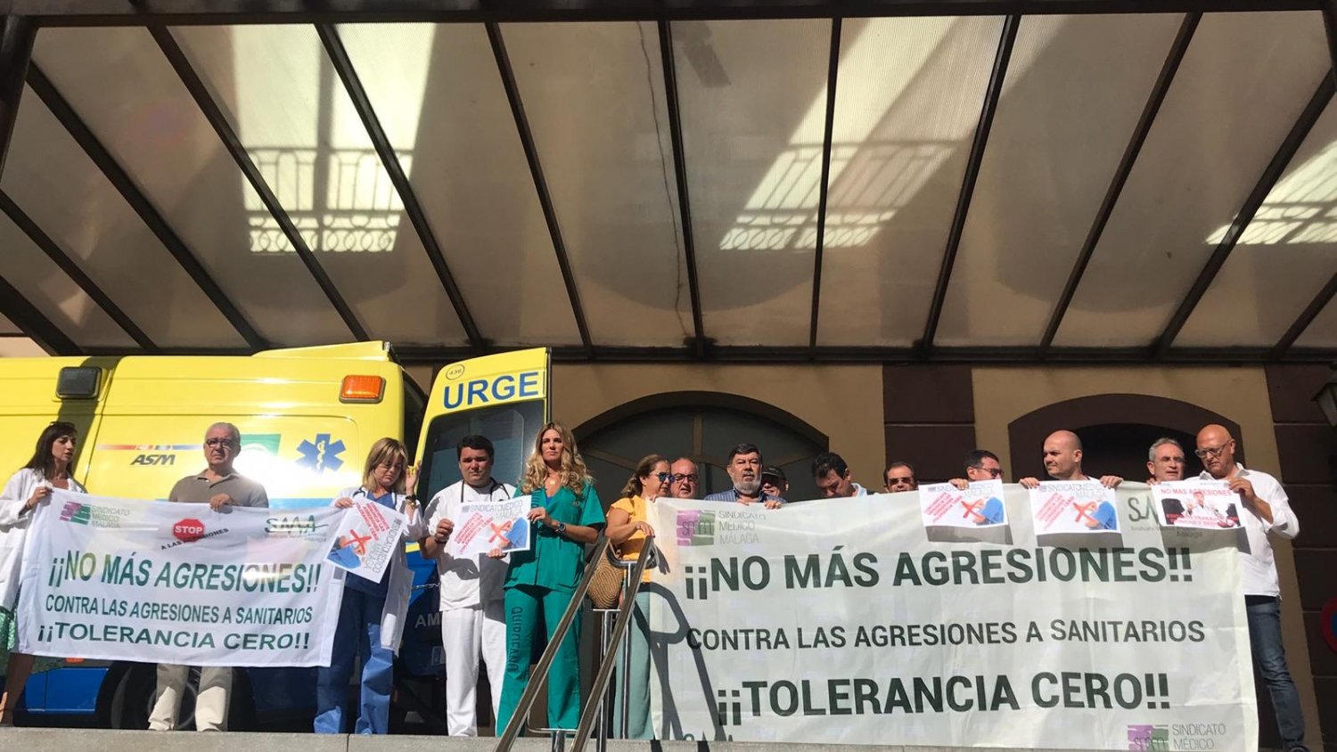 Los médicos se concentran de nuevo en el Hospital Civil tras el último caso de agresión verbal a una doctora