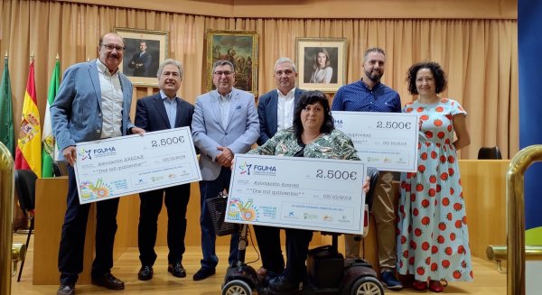 Vélez-Málaga y la UMA donan 7.500 euros a asociaciones locales