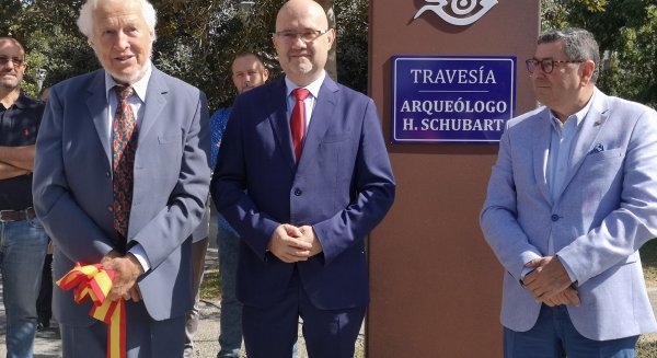 Torre del Mar dedica una travesía al arqueólogo alemán Hermanfrid Schubart