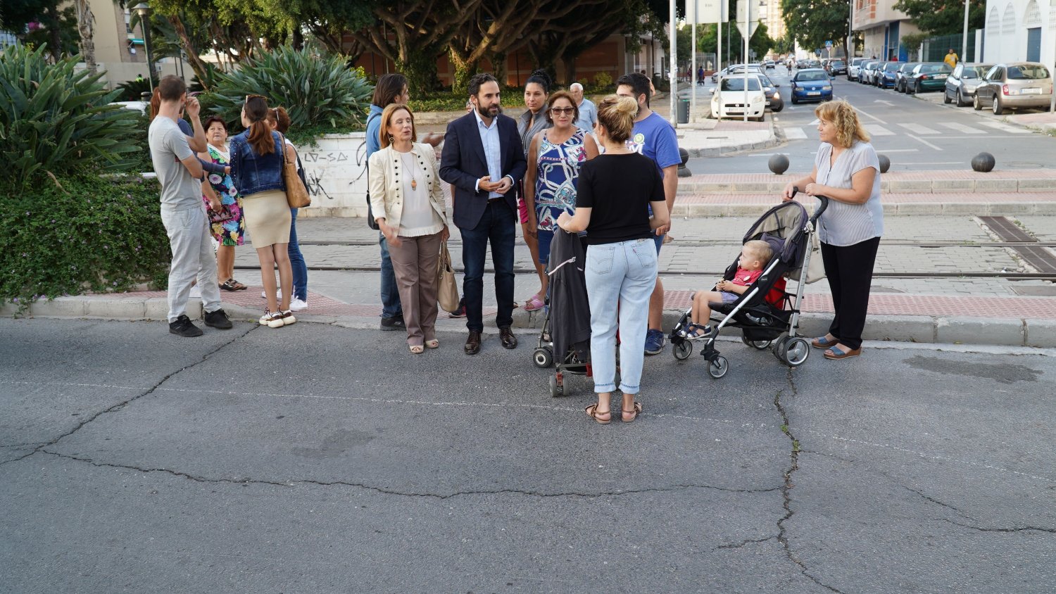 El PSOE ve necesario estrechar las medidas de seguridad en la entrada y salida de colegios