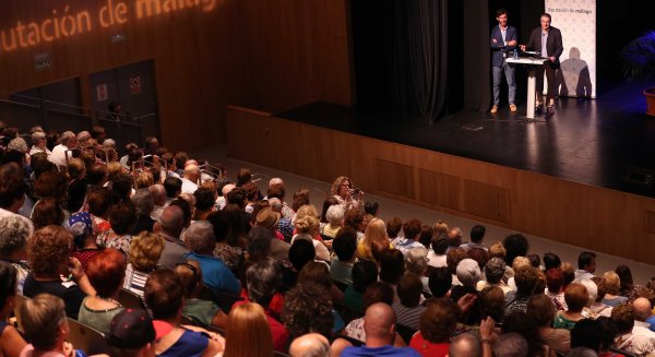 Más de 400 mayores de la Axarquía participan en los actos de conmemoración del Día Internacional del Mayor