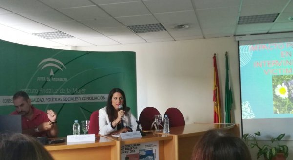 El IAM aborda el impacto emocional que sufre el personal que atiende a las víctimas de violencia de género