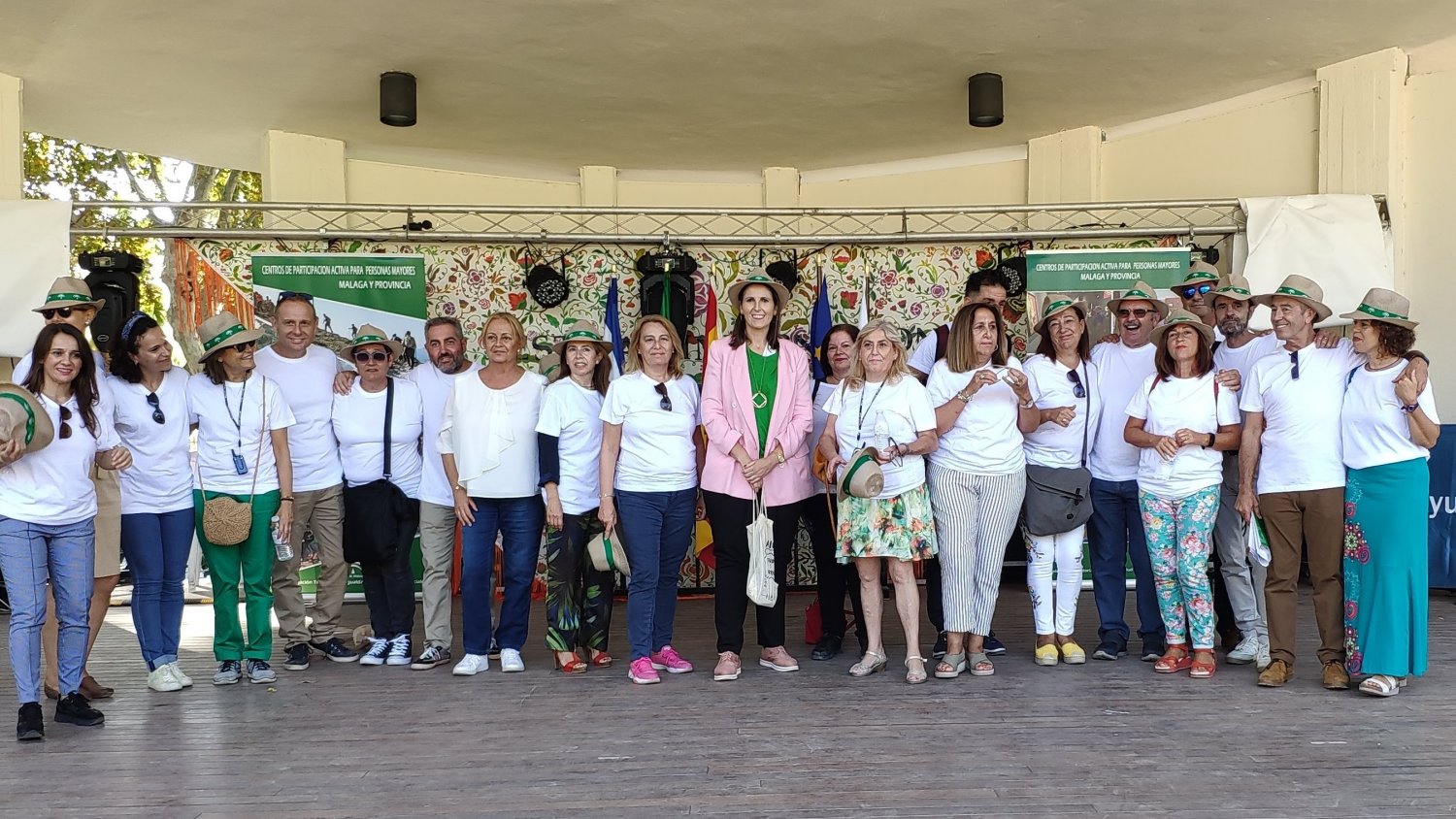 Unas 550 personas participan en una marcha urbana para celebrar el Día Internacional de las Personas Mayores