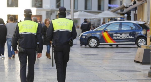 Detienen por maltrato mutuo a una pareja que portaba cerca de 30.000 euros de dudosa procedencia