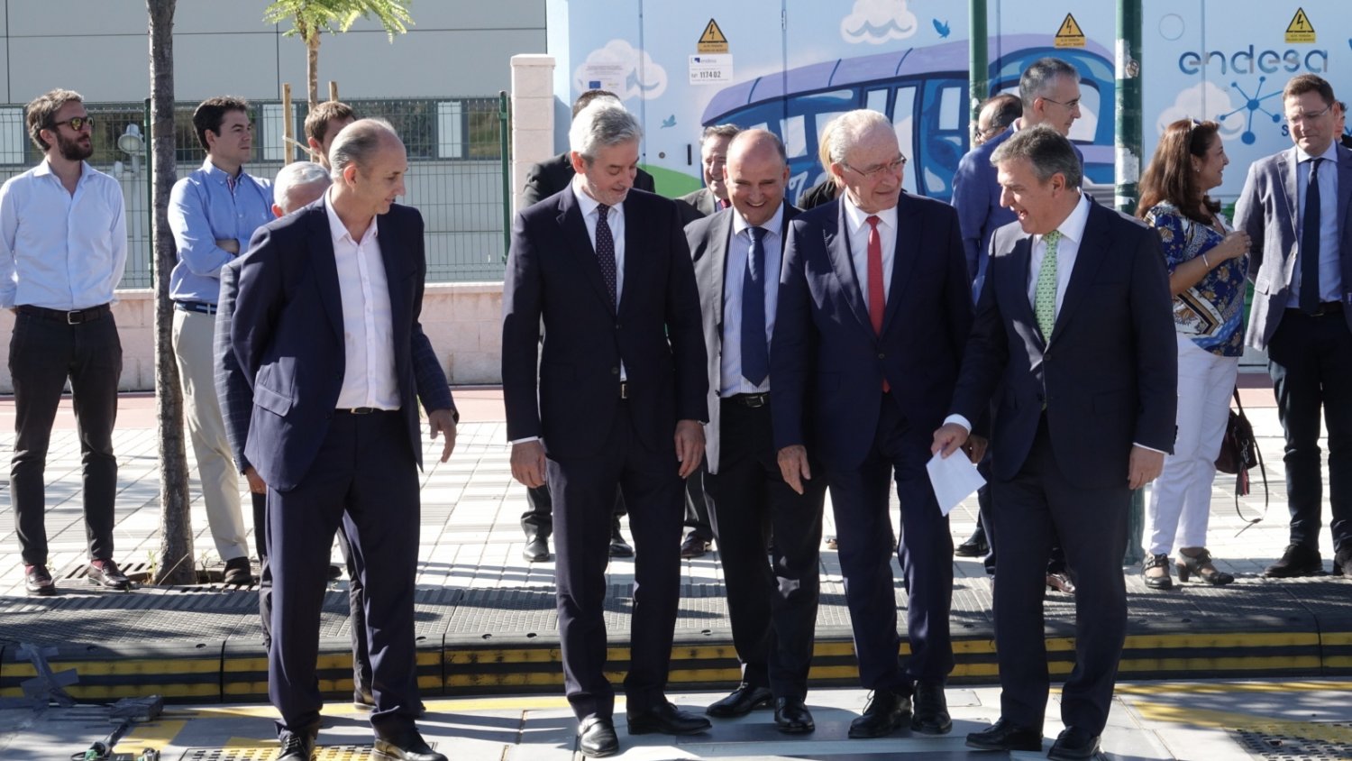 Prueban en Málaga un sistema pionero de carga rápida por suelo para autobuses eléctricos