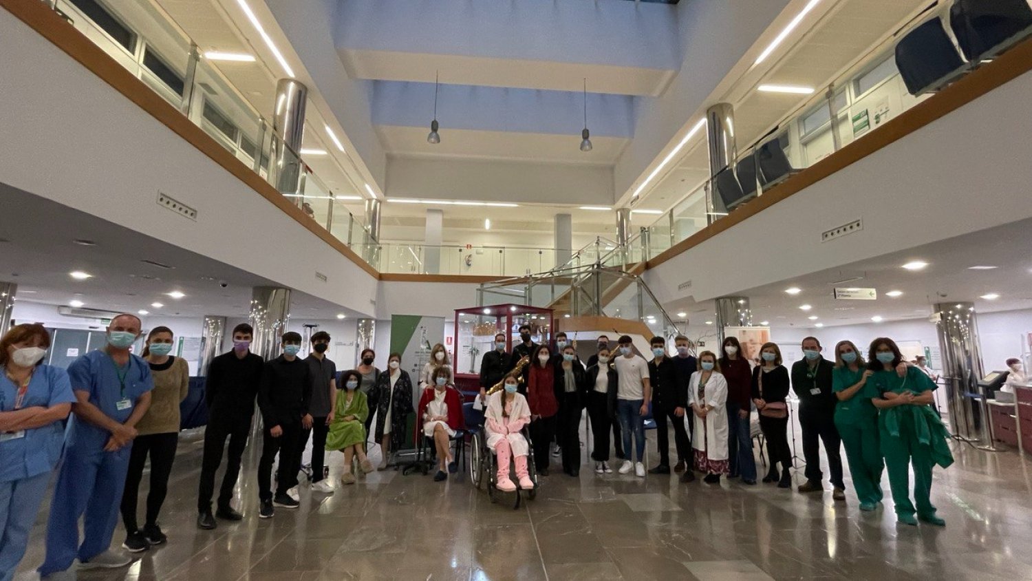 El conservatorio profesional de música  Manuel Carra acerca la navidad al Hospital Clínico