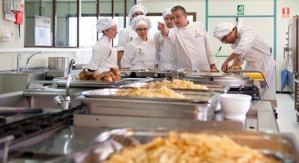 La Cónsula y La Fonda abrirán sus aulas restaurantes tres días a la semana desde noviembre