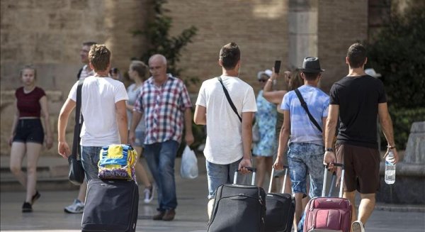 Los establecimientos hoteleros de Andalucía acumularon 7,6 millones de pernoctaciones en agosto