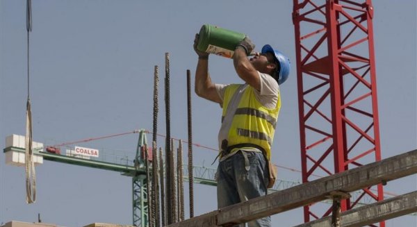 CCOO denuncia a 12 empresas de construcción en Málaga por incumplir la jornada intensiva de verano