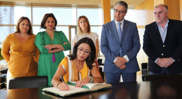 La presidenta del Parlamento andaluz visita la Diputación de Málaga