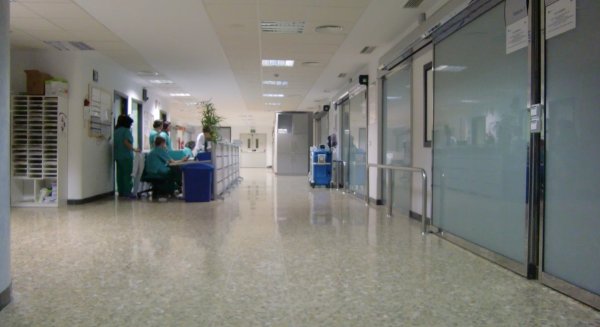 El Hospital Costa del Sol actualiza su protocolo de gestantes con cesárea previa para promover el parto natural