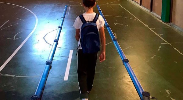 Investigadores de la UMA analizan cómo el peso de la mochila de un niño influye en su forma de caminar