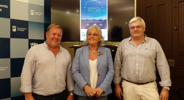 La playa de La Malagueta se convierte en escenario para reivindicar un mar limpio y lleno de vida