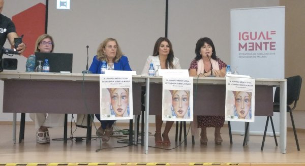La delegada de Justicia destaca la colaboración profesional de fiscales y forenses contra la violencia de género