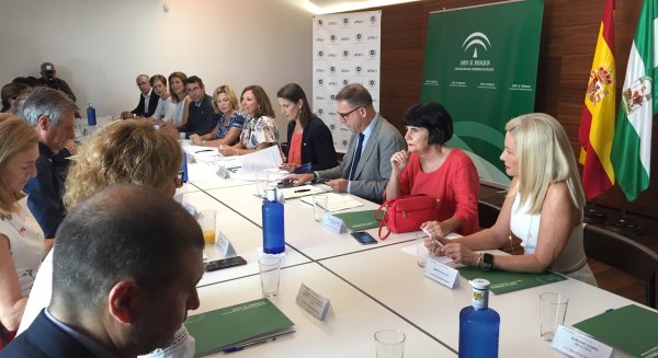 Junta y UMA refuerzan su colaboración con la constitución de una mesa de trabajo y una comisión de seguimiento