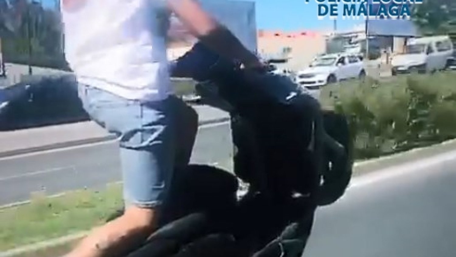 Detenido por conducir de manera temeraria y a velocidad excesiva mientras se grababa con el móvil