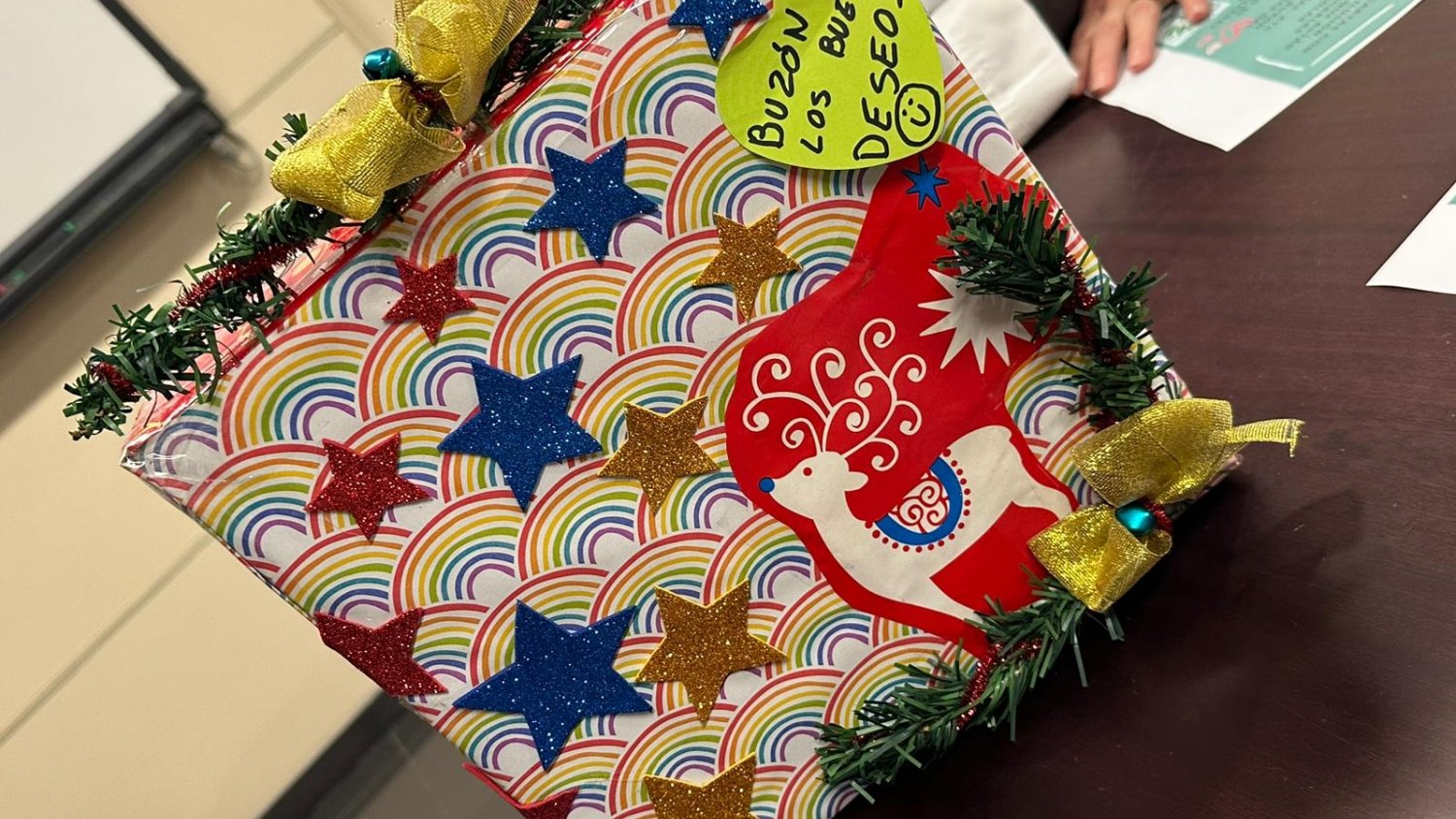 Pacientes del Hospital de Antequera recibirán en Navidad cartas y dibujos por el alumnado del Instituto Pedro Espinosa