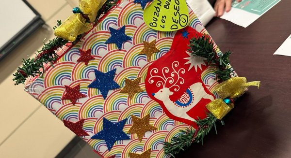 Pacientes del Hospital de Antequera recibirán en Navidad cartas y dibujos por el alumnado del Instituto Pedro Espinosa