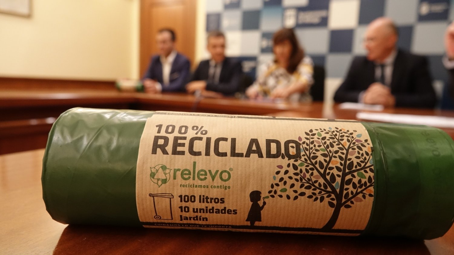 World Cleanup Day llega a Málaga con una jornada de limpieza en el Parque Comandante Benítez