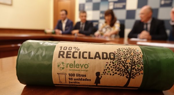 World Cleanup Day llega a Málaga con una jornada de limpieza en el Parque Comandante Benítez