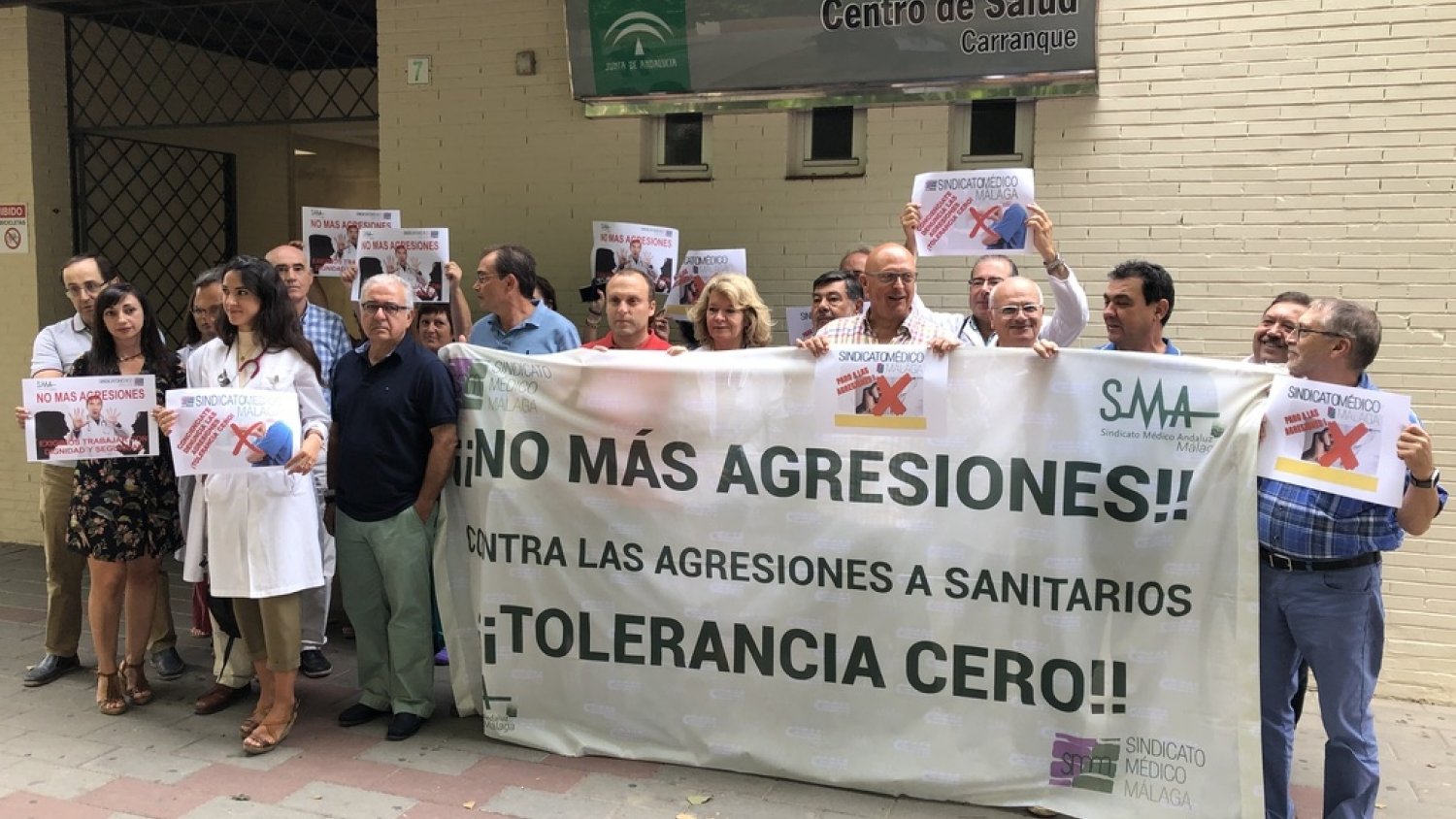 Los médicos vuelven a concentrarse en el centro de salud de Carranque tras la agresión verbal a una doctora