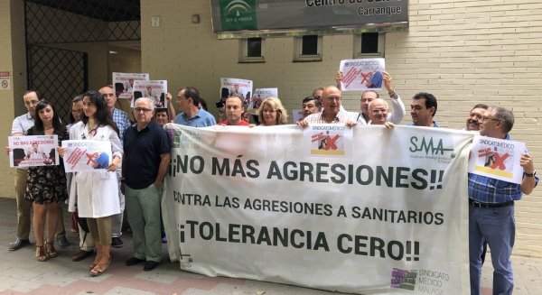 Los médicos vuelven a concentrarse en el centro de salud de Carranque tras la agresión verbal a una doctora
