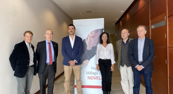 El escritor Joaquín Pérez Azaústre gana la XVI edición del Premio Málaga de Novela