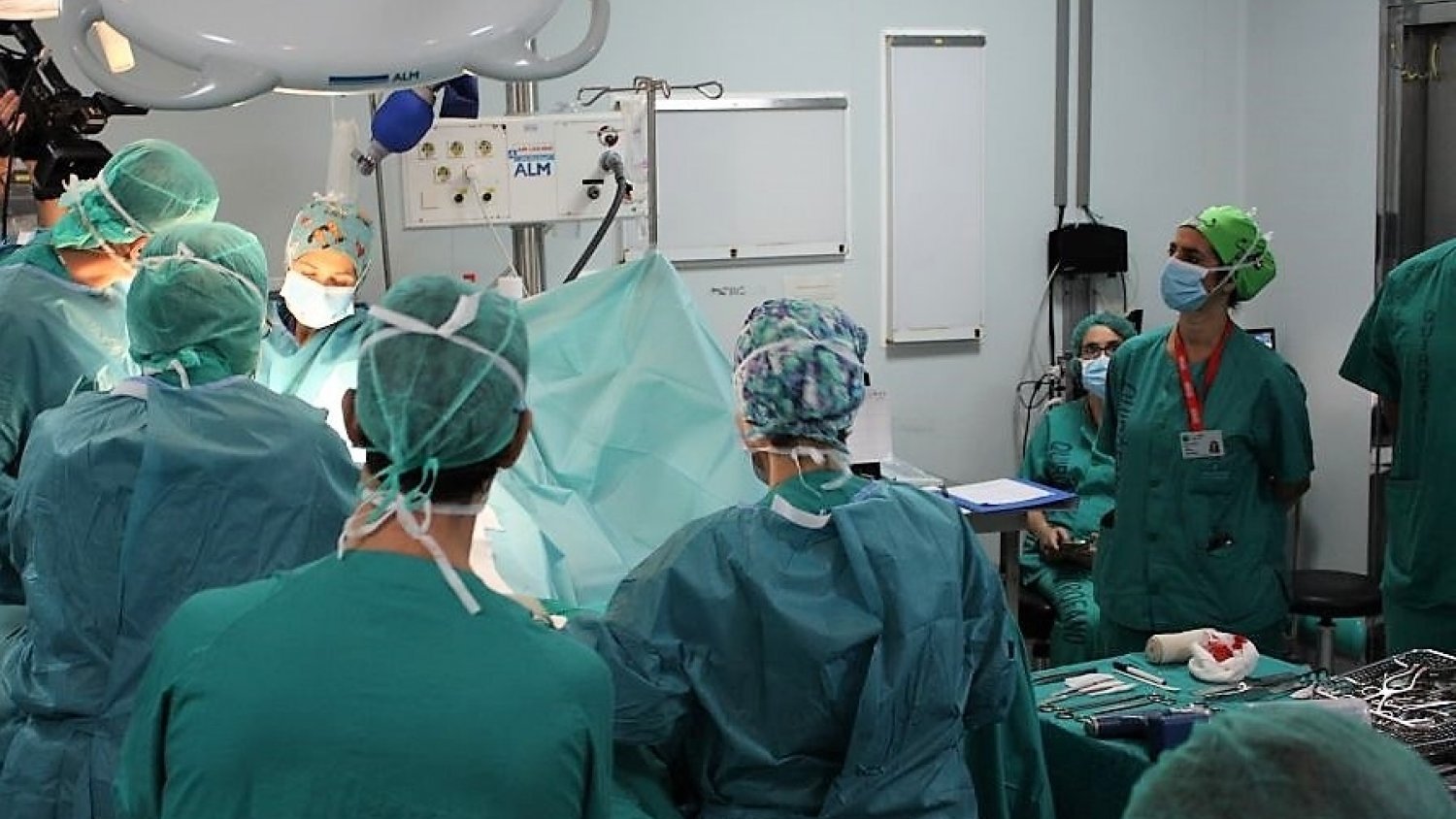 El Hospital Virgen de la Victoria incrementa la actividad quirúrgica un 25% respecto al verano pasado