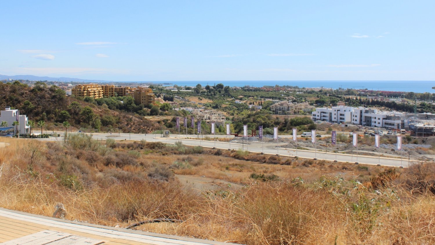 El Ayuntamiento de Estepona adjudica dos parcelas para la construcción del primer centro trilingüe de la localidad