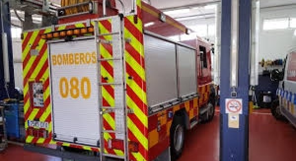 Un incendio en un cuadro de luces obliga a desalojar de forma preventiva un edificio en Marbella
