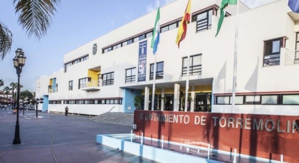 El Ayuntamiento de Torremolinos comienza a otorgar las ayudas al estudio de Infantil, Primaria y Secundaria